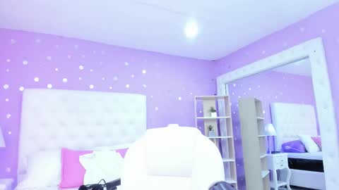 Snapshot of 15_scarlette chatting on October 17, 3:32 am Scarlette online show from October 17, 3:32 am