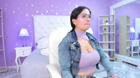 Snapshot of 15_scarlette chatting on October 16, 3:31 am Scarlette online show from October 16, 3:31 am