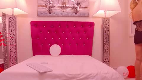 Snapshot of 1amanda chatting on October 30, 6:05 am AMANDA online show from October 30, 6:05 am