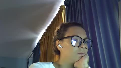 33tinarose online show from September 22, 11:19 am