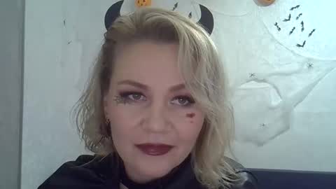 Snapshot of 3susie chatting on November 1, 12:53 pm 3susie online show from November 1, 12:53 pm