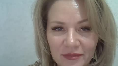 Snapshot of 3susie chatting on October 3, 8:41 am 3susie online show from October 3, 8:41 am