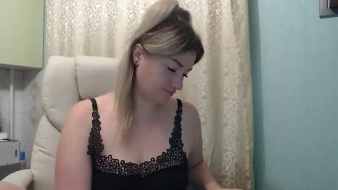 Snapshot of 3sweetcandy3 chatting on October 17, 11:08 pm 3sweetcandy3 online show from October 17, 11:08 pm