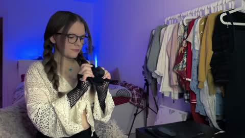    online show from December 8, 4:18 pm