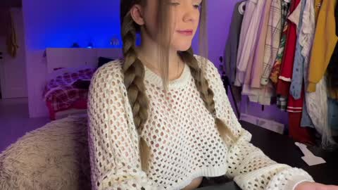    online show from December 5, 4:55 pm