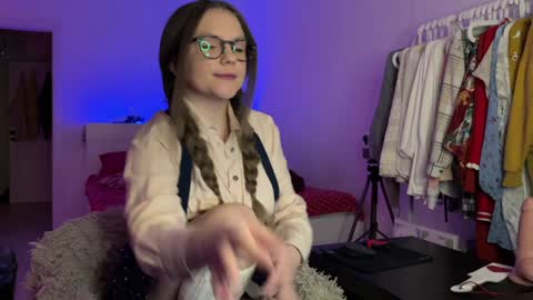    online show from December 6, 4:06 pm