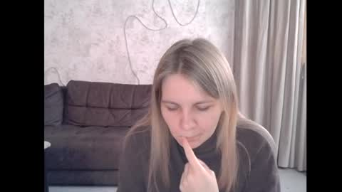 Snapshot of 69riley_reid69 chatting on October 28, 4:40 am 69Riley Reid69 online show from October 28, 4:40 am