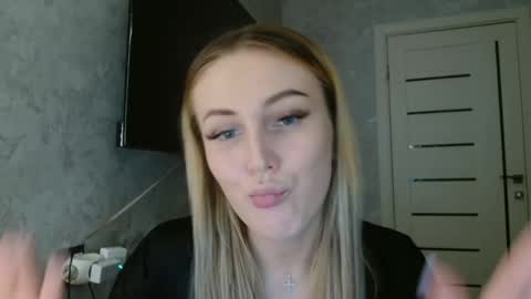 7melania online show from October 8, 4:11 pm