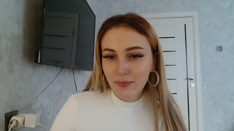 7melania online show from September 30, 10:32 am