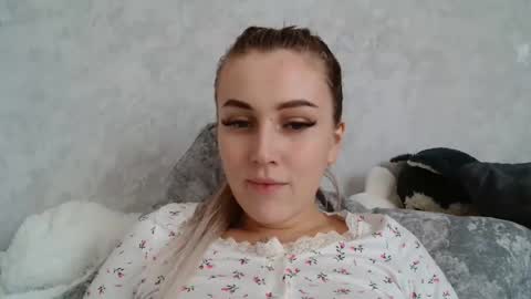 7melania online show from October 1, 10:42 am