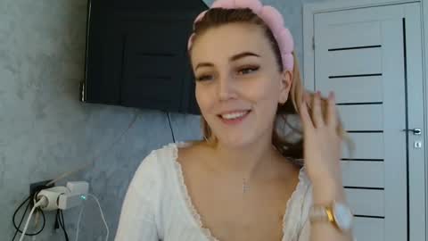 7melania online show from October 7, 1:48 pm