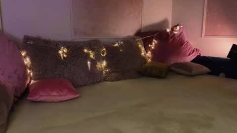 Willow online show from November 28, 9:29 pm