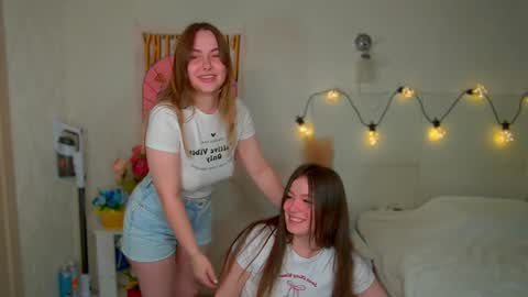 Snapshot of _aein_emy_ chatting on December 11, 1:47 am Emy and Alice online show from December 11, 1:47 am