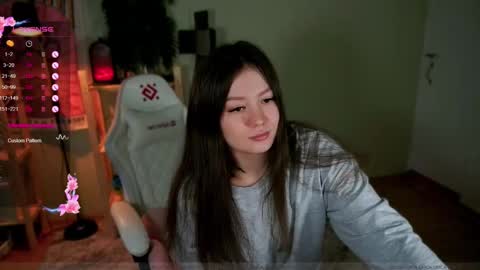 Snapshot of _aein_emy_ chatting on February 14, 3:11 am Emy and Alice online show from February 14, 3:11 am