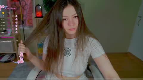 Snapshot of _aein_emy_ chatting on January 30, 4:37 am Emy and Alice online show from January 30, 4:37 am