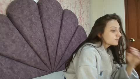 Snapshot of _alaia_collway_ chatting on October 31, 12:42 pm  Alaia online show from October 31, 12:42 pm