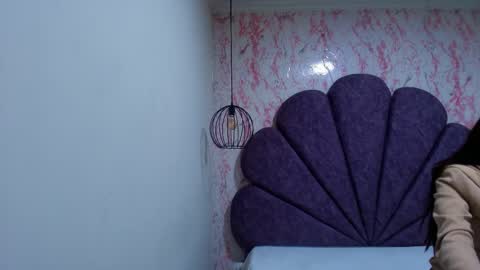 Snapshot of _alaia_collway_ chatting on October 7, 11:47 am  Alaia online show from October 7, 11:47 am