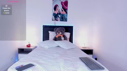 _alana_grey_ online show from March 6, 5:19 pm