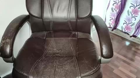 _aleena_ online show from October 19, 8:38 am