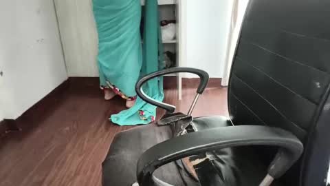 _aleena_ online show from October 1, 8:52 am