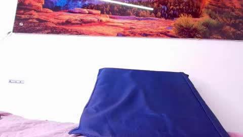 Snapshot of _aniisha_ chatting on October 31, 10:14 pm Any online show from October 31, 10:14 pm