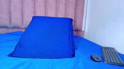 Snapshot of _aniisha_ chatting on October 26, 8:15 pm Any online show from October 26, 8:15 pm