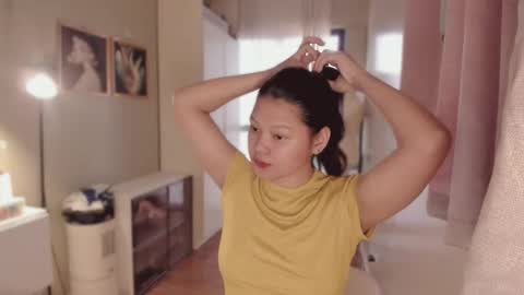 annie . online show from March 21, 3:33 am