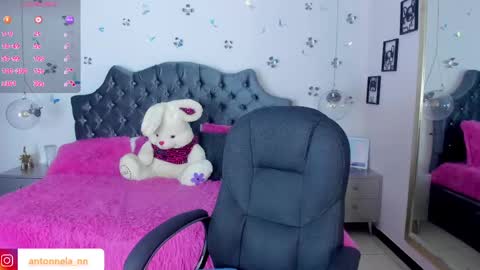 Snapshot of _antonnela_ chatting on February 11, 1:20 pm antonnela online show from February 11, 1:20 pm
