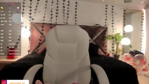 Snapshot of _antonnela_ chatting on October 29, 6:54 pm antonnela online show from October 29, 6:54 pm