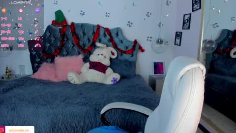 Snapshot of _antonnela_ chatting on December 28, 2:10 pm antonnela online show from December 28, 2:10 pm