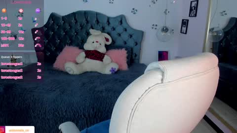 Snapshot of _antonnela_ chatting on January 9, 1:56 pm antonnela online show from January 9, 1:56 pm