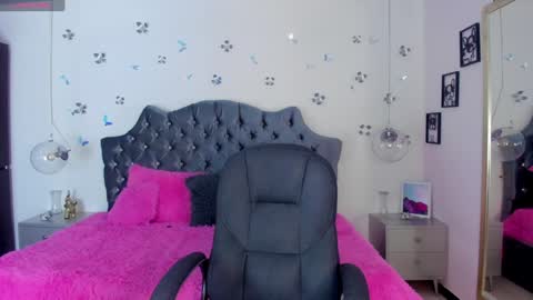 Snapshot of _antonnela_ chatting on February 4, 1:48 pm antonnela online show from February 4, 1:48 pm