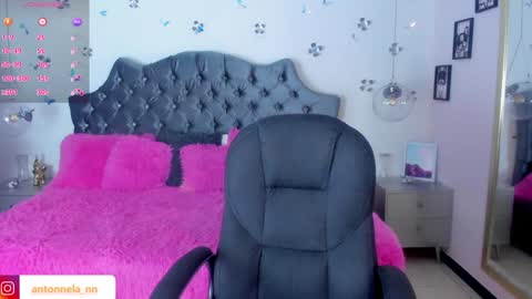 Snapshot of _antonnela_ chatting on February 6, 1:43 pm antonnela online show from February 6, 1:43 pm