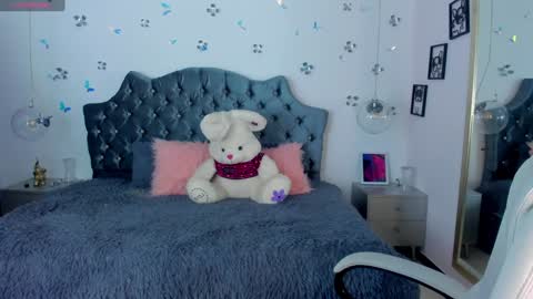 Snapshot of _antonnela_ chatting on January 17, 2:07 pm antonnela online show from January 17, 2:07 pm