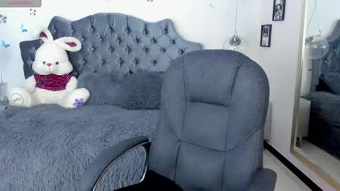 Snapshot of _antonnela_ chatting on March 12, 4:35 pm antonnela online show from March 12, 4:35 pm