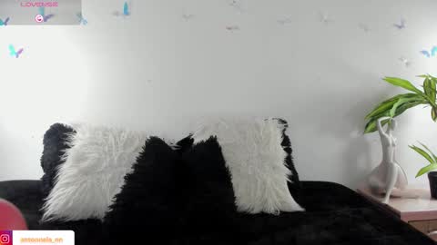 antonnela online show from March 25, 4:43 pm