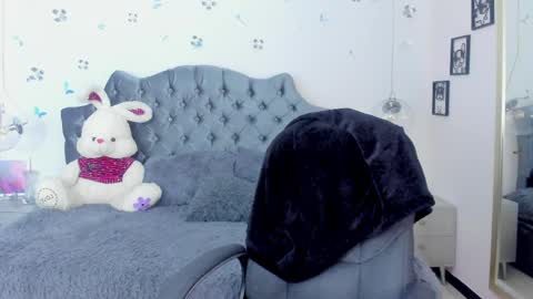 Snapshot of _antonnela_ chatting on March 8, 1:55 pm antonnela online show from March 8, 1:55 pm