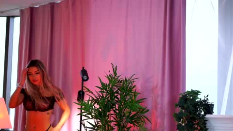 Arielle online show from December 27, 8:24 am