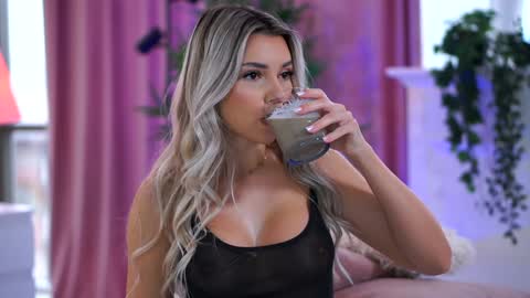 Arielle online show from December 3, 8:47 am