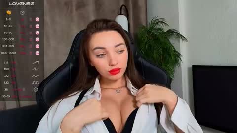 Emilia   online show from November 20, 7:48 pm