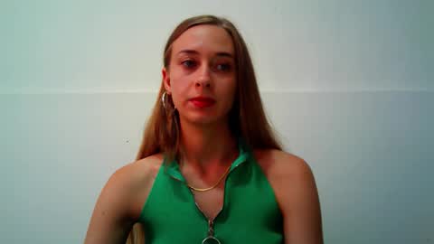 Snapshot of _aurora_sweet chatting on September 23, 2:15 pm _aurora_sweet online show from September 23, 2:15 pm