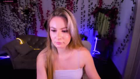 Bella online show from November 28, 8:45 pm