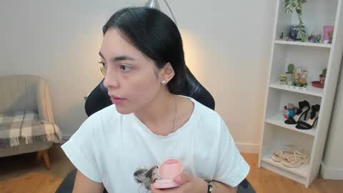 Bella Evans online show from February 24, 6:01 am