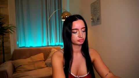 Pearl online show from April 16, 9:39 pm