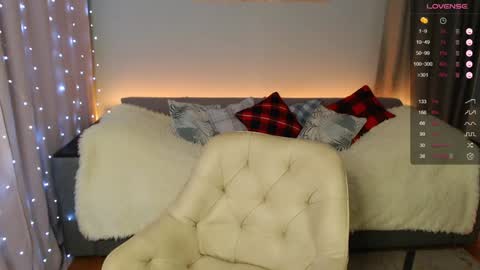 Elizabeth online show from December 4, 7:45 pm