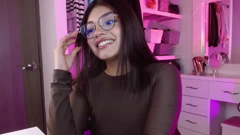 Snapshot of _camilaaa__ chatting on September 14, 5:49 am online show from September 14, 5:49 am