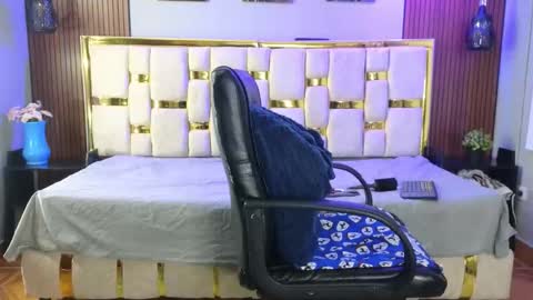 Caroline online show from April 9, 10:31 am