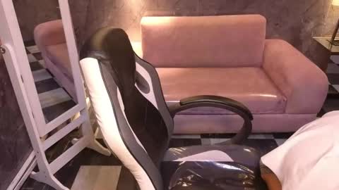 _charlottee_b online show from May 29, 8:07 pm