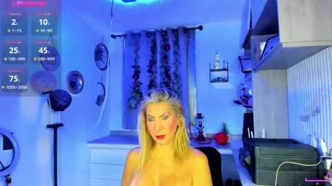  cristal ayala online show from April 18, 11:48 pm