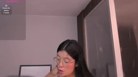 _danielamartinez online show from October 4, 4:00 pm